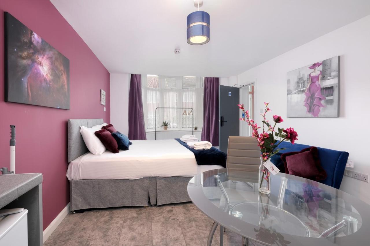 Fernbank Studios Sudbury Hill Harrow Self-Contained Studios With En-Suite Wembley Екстер'єр фото