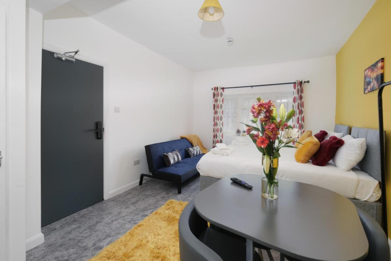 Fernbank Studios Sudbury Hill Harrow Self-Contained Studios With En-Suite Wembley Екстер'єр фото