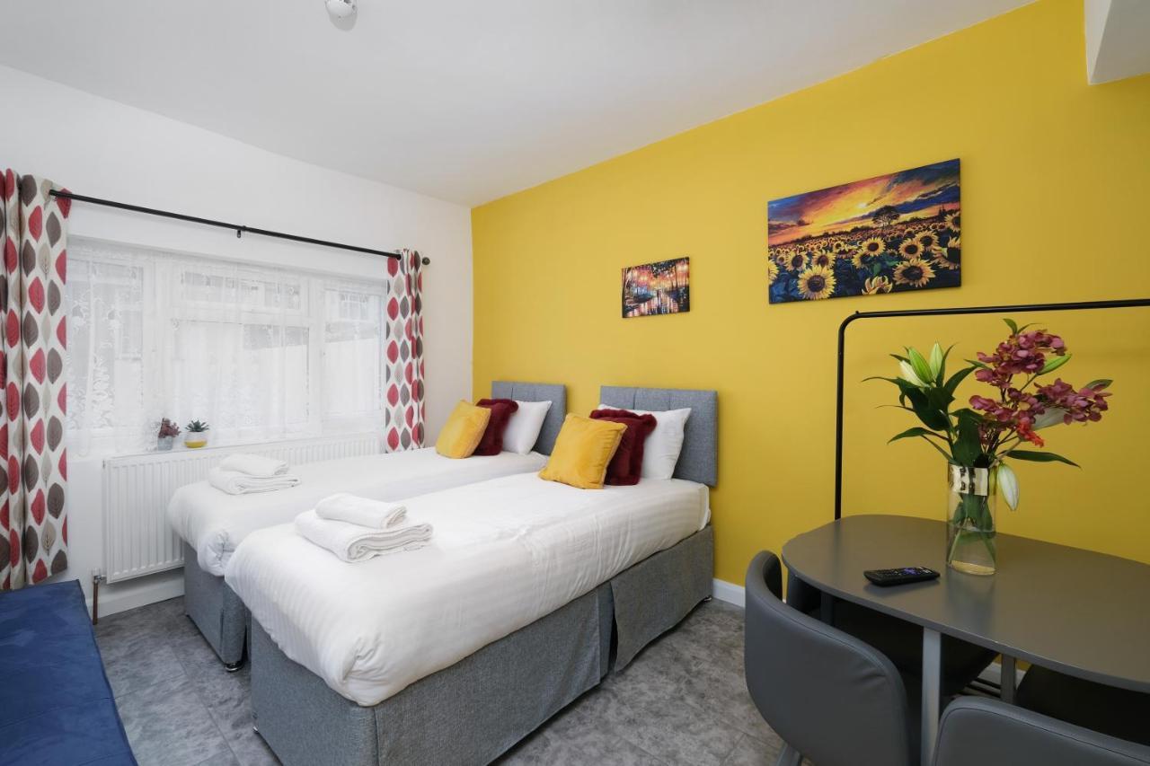 Fernbank Studios Sudbury Hill Harrow Self-Contained Studios With En-Suite Wembley Екстер'єр фото
