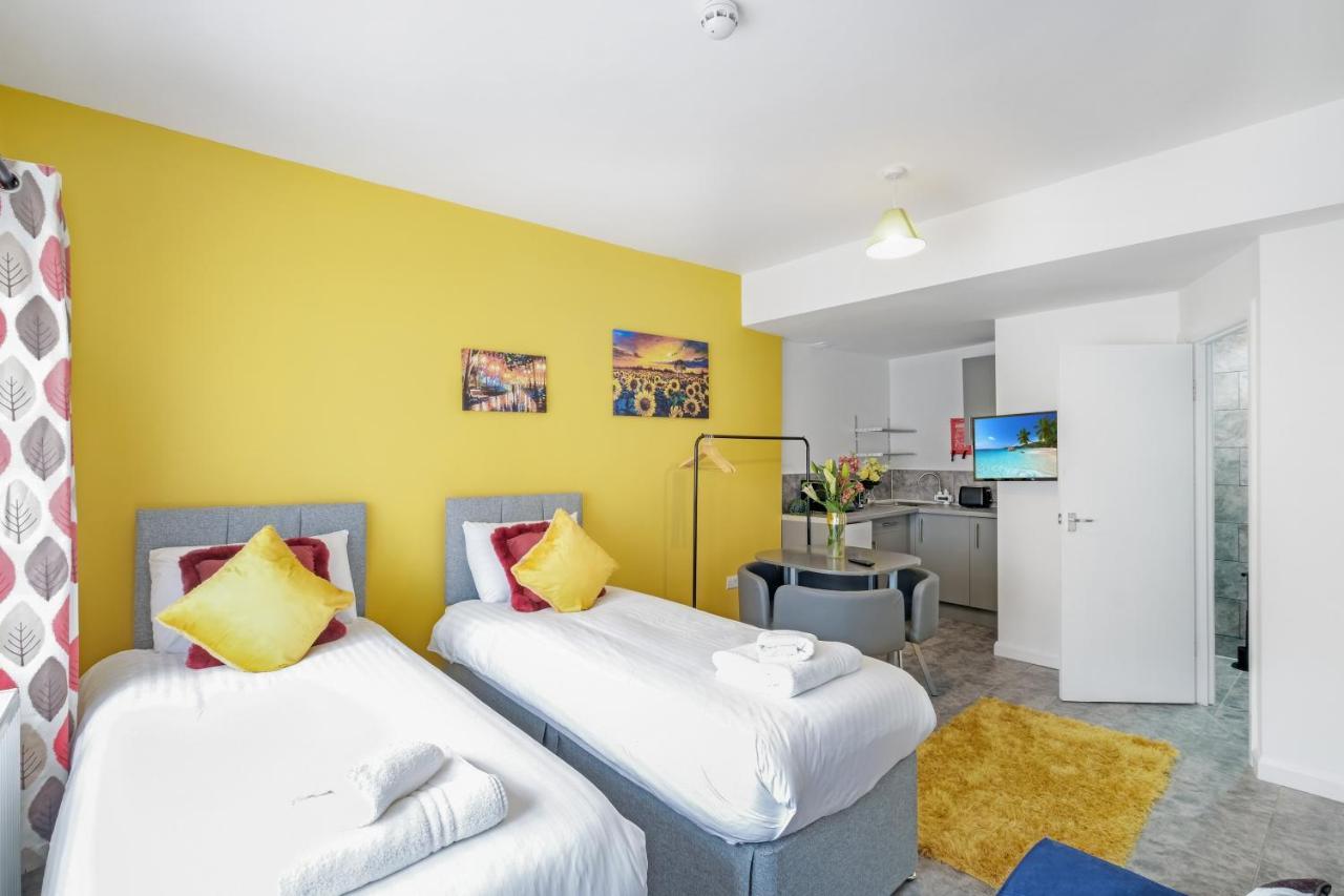 Fernbank Studios Sudbury Hill Harrow Self-Contained Studios With En-Suite Wembley Екстер'єр фото