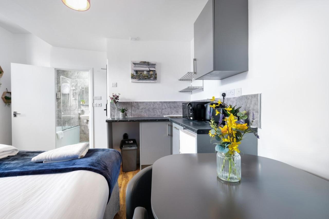 Fernbank Studios Sudbury Hill Harrow Self-Contained Studios With En-Suite Wembley Екстер'єр фото