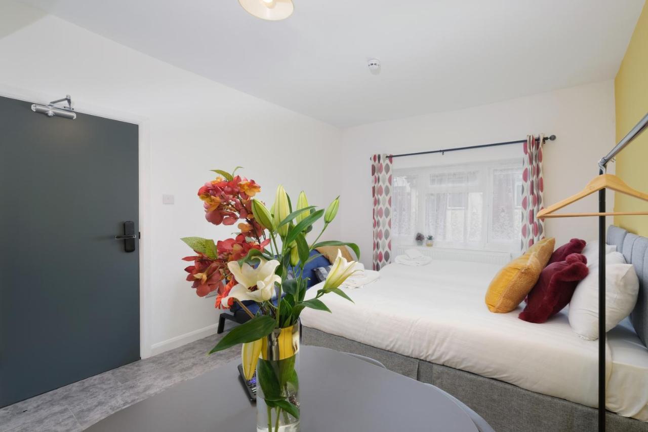 Fernbank Studios Sudbury Hill Harrow Self-Contained Studios With En-Suite Wembley Екстер'єр фото