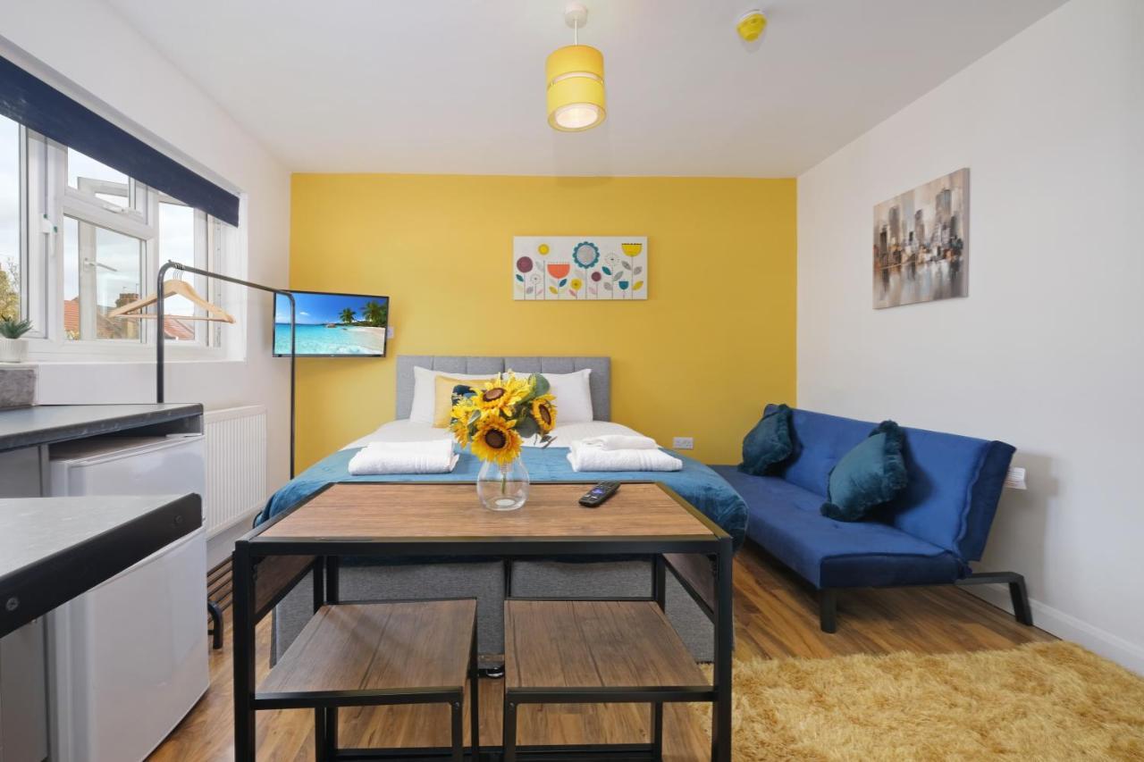 Fernbank Studios Sudbury Hill Harrow Self-Contained Studios With En-Suite Wembley Екстер'єр фото