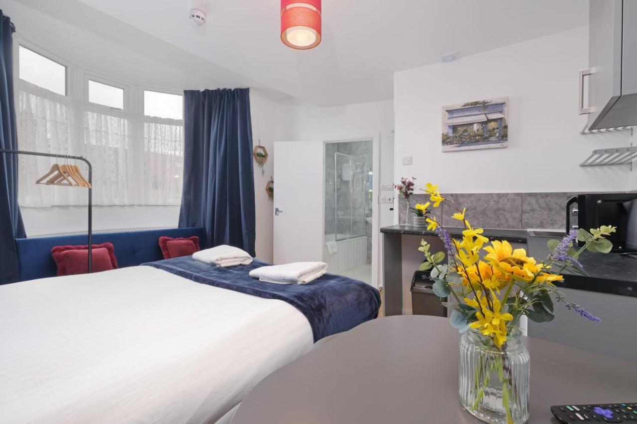 Fernbank Studios Sudbury Hill Harrow Self-Contained Studios With En-Suite Wembley Екстер'єр фото