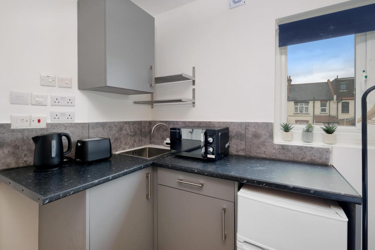 Fernbank Studios Sudbury Hill Harrow Self-Contained Studios With En-Suite Wembley Екстер'єр фото