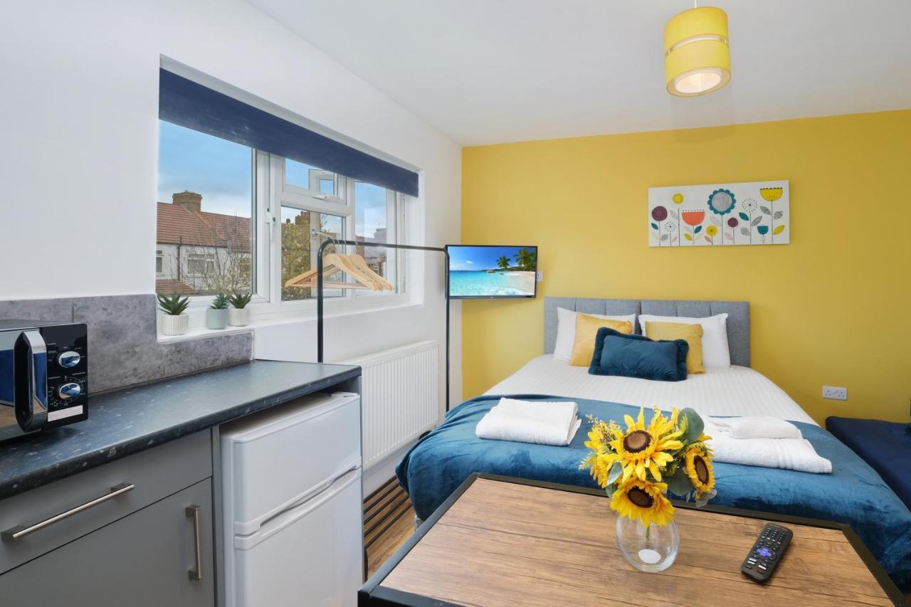 Fernbank Studios Sudbury Hill Harrow Self-Contained Studios With En-Suite Wembley Екстер'єр фото